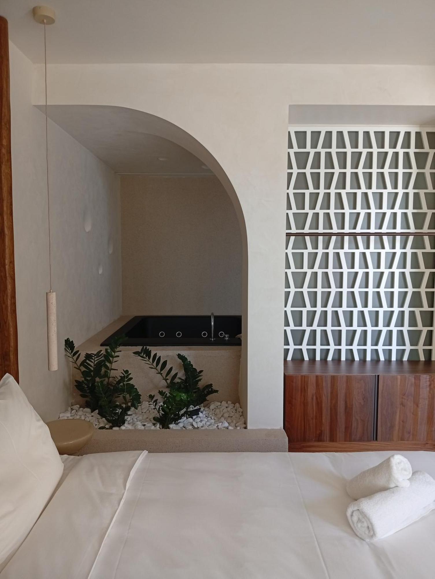 Uzenie All Suites Boutique Resort (Adults Only) Аделианос Кампос Екстериор снимка
